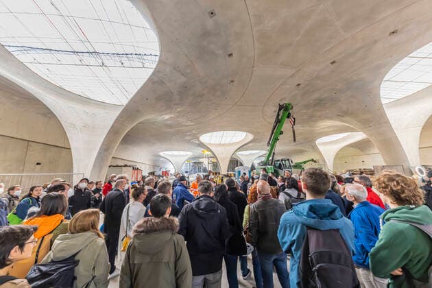 Bilder des Jahres 2022, News 04 April News Themen der Woche KW15 News Bilder des Tages Tage der offenen Baustelle am neuen Hauptbahnhof in Stuttgart. Drei Tage lang steht Stuttgart 21 allen Interessierten offen. Am ersten Besuchstag strömten nach Angaben der Bahn 15000 Interessierte zum Milliardenprojekt. 16.04.2022: DEU, Deutschland, Baden-Württemberg, Stuttgart.