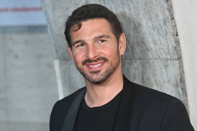 Benjamin Max Piwko, Schauspieler, Einzelbild,angeschnittenes Einzelmotiv,Portraet,Portrait,Porträt. Filmpremiere HERZOGPARK am 25.04.2022 im in Muenchen.