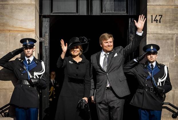 Bilder des Jahres 2022, Entertainment 05 Mai Entertainment Themen der Woche KW18 2022-05-04 17:57:42 Dutch Queen Maxima and King Willem-Alexander on arrival at the Royal Palace on Dam Square in Amsterdam, The Netherlands, May 4, 2022, prior to the National Remembrance Day on Dam Square. Also this year, on May 4, the Netherlands will commemorate the civilians and soldiers who have been killed or murdered since the outbreak of the Second World War. ANP REMKO DE WAAL netherlands out - belgium out