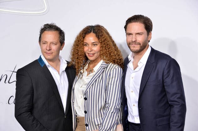 Bilder des Jahres 2022, Entertainment 05 Mai Entertainment Bilder des Tages Tristan Puetter , Joy Denalane und Daniel Bruehl Montblanc Haus Opening Event Haus Montblanc Hamburg 10.05.2022