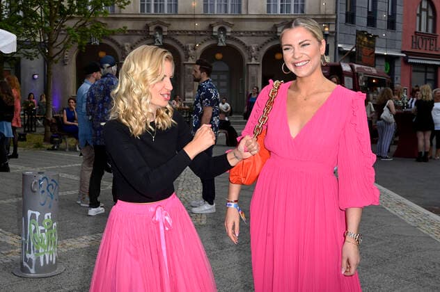 Bilder des Jahres 2022, Entertainment 05 Mai Entertainment Bilder des Tages Susan Sideropoulos und Valentina Pahde bei der GZSZ Party 30 Jahre GZSZ im GZSZ Außenset an der Orenstein-&-Koppel-Straße. Potsdam, 10.05.2022