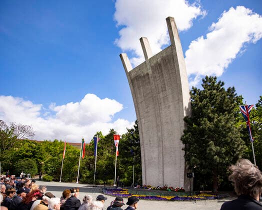 Bilder des Jahres 2022, News 05 Mai News Bilder des Tages Badiucao Austellung in Prag Gedenken zum Ende der Luftbruecke in Berlin am 12. Mai 2022. Gedenken zum Ende der Luftbruecke