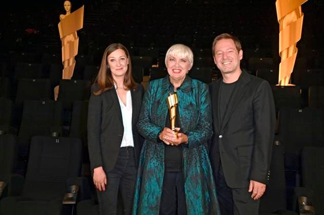 Bilder des Jahres 2022, Entertainment 05 Mai Entertainment Bilder des Tages Badiucao Austellung in Prag Alexandra Maria Lara, Claudia Roth und Florian Gallenberger bei der Bekanntgabe der Nominierungen für den Deutschen Filmpreis 2022 im Kino in der KulturBrauerei. Berlin, 12.05.2022