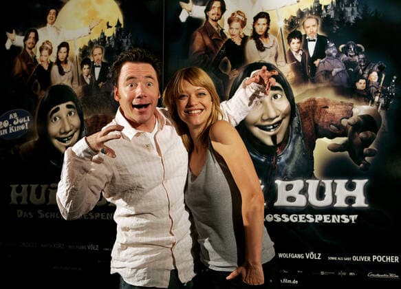 Die deutschen Schauspieler Michael Bully Herbig, links, und Heike Makatsch, rechts, aufgenommen in Muenchen, Bayern, am 15. Mai 2006.
