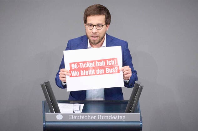 News Themen der Woche KW22 Bilder des Jahres 2022, News 05 Mai News Bilder des Tages Plenarsitzung im Bundestag in Berlin Victor Perli (Die Linke) während der Sitzung des Deutschen Bundestags am 31.05.2022 in Berlin. Berlin Bundestag Berlin Deutschland