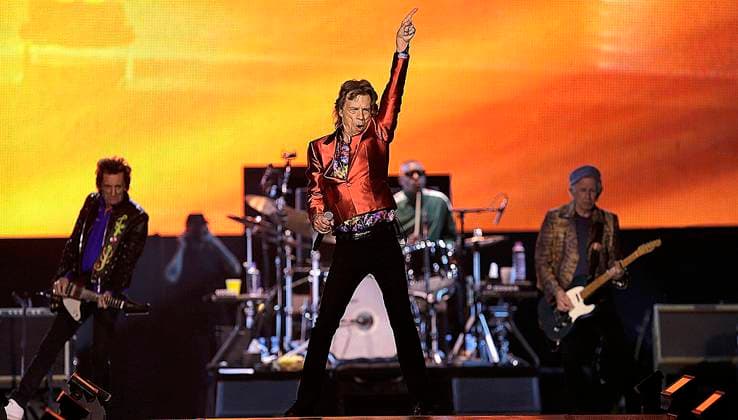 Bilder des Jahres 2022, Entertainment 06 Juni Entertainment Themen der Woche KW22 THE ROLLING STONES The Rolling Stones dan un concierto en Madrid, en el WANDA Metropolitano. En la imagen, Mick Jagger realiza su famosa pose durante el concierto. The Rolling Stones concert in Madrid, at WANDA Metropolitano stadium. In this picture, Mick Jagger performs his usual pose during the concert. MADRID ESPANA 124111749