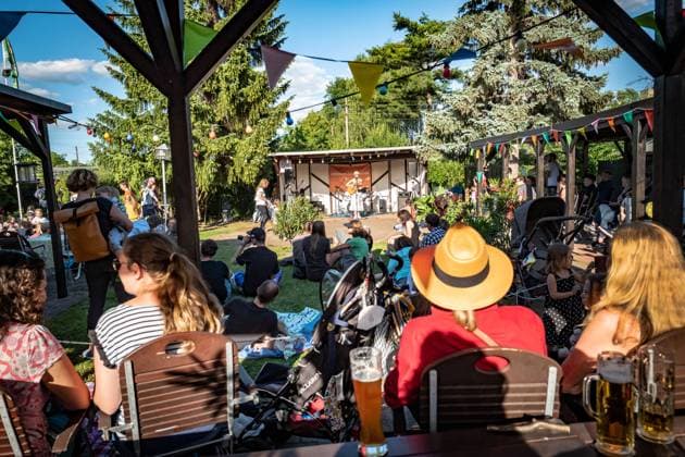 Berlin Pankow OT Prenzlauer Berg; Fete de la Musique in den Bornholmer Gärten , Bornholm 125 21.06.2022 Berlin