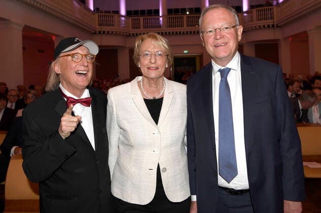 Bilder des Jahres 2022, Entertainment 06 Juni Entertainment Themen der Woche KW25 Entertainment Bilder des Tages Otto Waalkes, Eske Nannen und Stephan Weil bei der Verleihung des Niedersächsischen Staatspreises 2022 an Eske Nannen und Otto Waalkes im Hannover Congress Centrum. Hannover, 22.06.2022