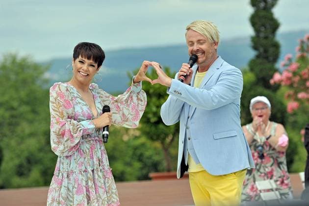 Bilder des Jahres 2022, Entertainment 07 Juli Entertainment Themen der Woche KW27 ZDF - Fernsehgarten. Entertainer Ross Antony und Sängerin Francine Jordi während der ZDF - Unterhaltungsshow Fernsehgarten am 10.07.2022 in Mainz. 20220710MWI25244