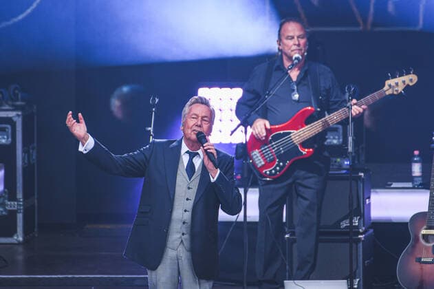 Bilder des Jahres 2022, Entertainment 07 Juli Entertainment Themen der Woche KW28 Entertainment Bilder des Tages 15.07.2022, xlakx, Entertainment Musik, Roland Kaiser Open Air Berlin 2022 emspor, v.l.Roland Kaiser live bei einem Konzert seiner Unser Sommer – die Open Air-Tournee 2022 in der Waldbuehne Berlin. Berlin
