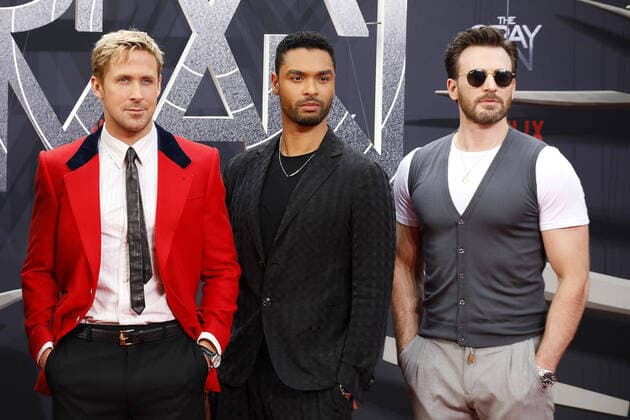 Bilder des Jahres 2022, Entertainment 07 Juli Entertainment Themen der Woche KW29 Entertainment Bilder des Tages Ryan Gosling, Rege Jean Page und Chris Evans bei der The Gray Man Film Premiere am 18.07.2022 in Berlin The Gray Man Filmpremiere in Berlin
