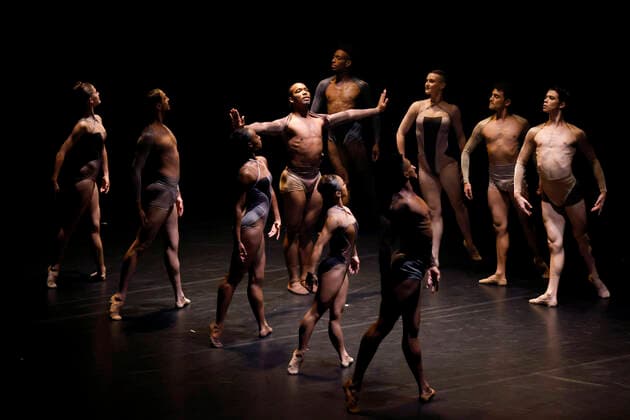 Bilder des Jahres 2022, Entertainment 07 Juli Entertainment Themen der Woche KW29 Das Complexions Contemporary Ballet aus New York zeigt seine Choreografie STAR DUST, eine Hommage an David Bowie, in der Kölner Philharmonie im Rahmen des 33. Kölner Sommerfestivals. Köln, 19.07.2022 NRW Deutschland Copyright: xChristophxHardtx
