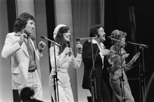 Anefo photo collection. Eurovision Song Contest 76 The Hague; Brotherhood or man (England) during performance. April 3, 1976. The Hague, Great Britain Copyright: xpiemagsx pienatarchpart417102021-14272 !ACHTUNG AUFNAHMEDATUM GESCHÄTZT!