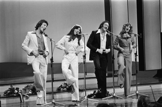 Anefo photo collection. Eurovision Song Contest 76 The Hague; Brotherhood or man (England) during performance. April 3, 1976. The Hague, Great Britain Copyright: xpiemagsx pienatarchpart417102021-14273 !ACHTUNG AUFNAHMEDATUM GESCHÄTZT!