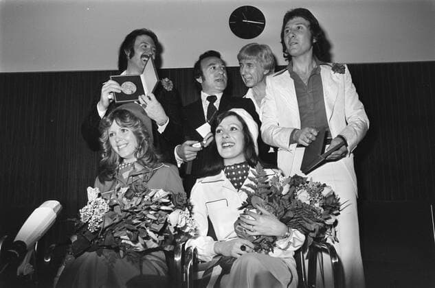 Anefo photo collection. Eurovision Song Contest 76 The Hague; Brotherhood or man (England) in the flowers. April 3, 1976. The Hague, Great Britain Copyright: xpiemagsx pienatarchpart417102021-14274 !ACHTUNG AUFNAHMEDATUM GESCHÄTZT!