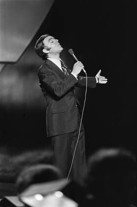 Anefo photo collection. Eurovision Song Contest 76 The Hague; Carlos de Carmo (Portugal). April 3, 1976. The Hague, Portugal Copyright: xpiemagsx pienatarchpart417102021-14279 !ACHTUNG AUFNAHMEDATUM GESCHÄTZT!
