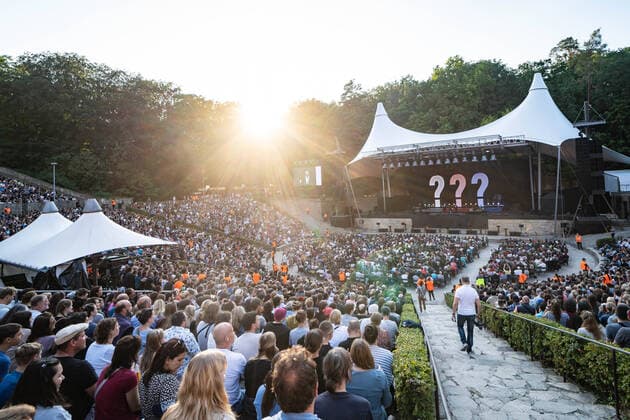 Bilder des Jahres 2022, Entertainment 07 Juli Entertainment Themen der Woche KW29 Entertainment Bilder des Tages 23.07.2022,Berlin,Deutschland,GER,Waldbühne, Die drei ??? und der dunkle Taipan - Jubiläumstournee.Live Auftritt.Sämtliche Sitzplätze sind belegt (ausverkauft)
