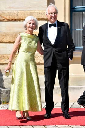 Edmund Stoiber mit Ehefrau Karin Stoiber bei der Eröffnung der Richard-Wagner-Festspiele 2022 mit der Premiere von Richard Wagners Tristan und Isolde im Bayreuther Festspielhaus. Bayreuth, 25.07.2022