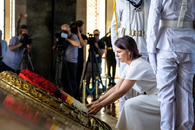 Bilder des Jahres 2022, News 07 Juli News Themen der Woche KW 30 News Bilder des Tages Bundesaussenministerin Annalena Baerbock zur Kranzniederlegung am Atatuerk-Mausoleum in Ankara, 30.07.2022. Ankara Tuerkei Copyright: xLeonxKuegelerx