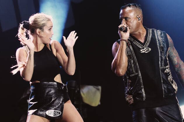 Bilder des Jahres 2022, Entertainment 08 August Entertainment Themen der Woche KW33 Entertainment Bilder des Tages 90erOlymp 2022 2 Unlimited (Rapper Ray Slijngaard mit Tänzerin) Berlin Strandbad Lübars Copyright: xmix1x-xMatthiasxBaranx