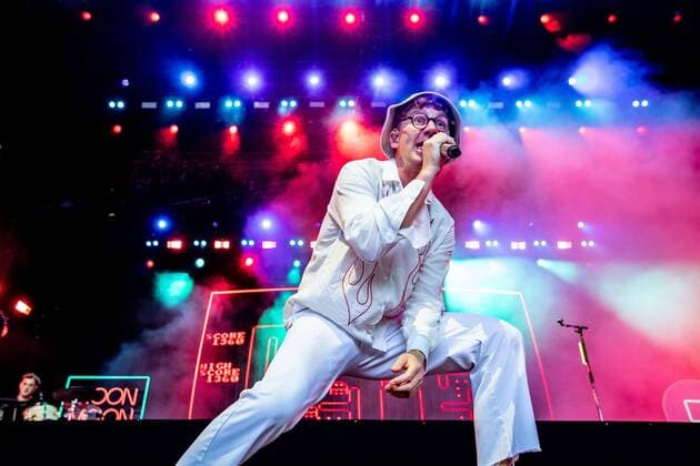 Bilder des Jahres 2022, Entertainment 08 August Entertainment Themen der Woche KW33 Entertainment Bilder des Tages 2022-08-20 16:12:12 BIDDINGHUIZEN - The British indie rock band Glass Animals with lead singer Dave Bayley will perform during the second day of the three-day music festival A Campingflight to Lowlands Paradise. ANP PAUL BERGEN netherlands out - belgium out