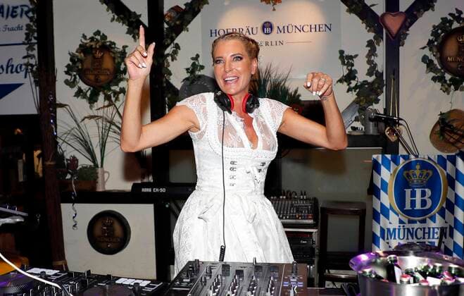 Bilder des Jahres 2022, Entertainment 08 August Entertainment Themen der Woche KW34 Entertainment Bilder des Tages Giulia siegel bei der ANGERMAIER Trachtennacht 2022 im Hofbräuhaus Berlin.
