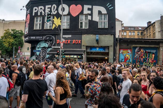 News Bilder des Tages Zug der Liebe 2022, Techno Parade von Prenzlauer Berg bis Moritzplatz. Berlin-Kreuzberg Zug der Liebe 2022, Techno Parade von Prenzlauer Berg bis Moritzplatz. Berlin, Deutschland