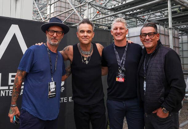Bilder des Jahres 2022, Entertainment 08 August Entertainment Themen der Woche KW34 Entertainment Bilder des Tages 27.08.2022, München, GER, Bavaria Sounds, München, ROBBIE WILLIAMS, im Bild Florian Wieder, Klaus, Leutgeb, Bastian Schweinsteiger, Robbie williams,