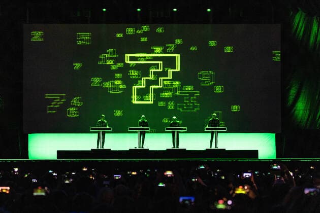 Bilder des Jahres 2022, Entertainment 08 August Entertainment Themen der Woche KW34 Entertainment Bilder des Tages Die Düsseldorfer Band Kraftwerk mit Ihrer Kraftwerk 3D Tour bei ihrem Live Auftritt bei der einmaligen Konzertreihe auf der Hofgartenwiese in Bonn. Eine Veranstaltung der E.L. Hartz Promotion GmbH 28.08.2022
