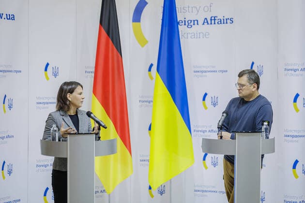 News Themen der Woche KW36 News Bilder des Tages Annalena Baerbock (Buendnis 90 Die Gruenen), Bundesaussenministerin, trifft in Kiew den Aussenminister der Ukraine, Dmytro Kuleba. Hier bei einer gemeinsamen Pressekonferenz. Kiew, 10.09.2022 Kiew Ukraine Copyright: xThomasxTrutschelx