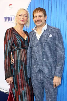 Eva Mona Rodekirchen mit Ehemann Bjorn Geske bei der Premiere des Musicals Mamma Mia! im Stage Theater Neue Flora. Hamburg, 11.09.2022