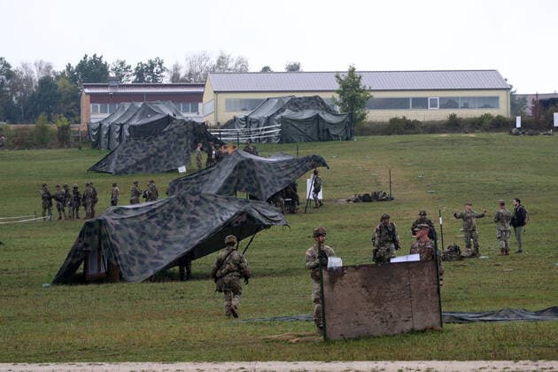 Tarnzelte mit den verschiedensten Stationen, Übung mit Schußwaffen US Armee, Trainigsgelände Vilseck, GER, 14.09.2022, 7th Army Training Command,