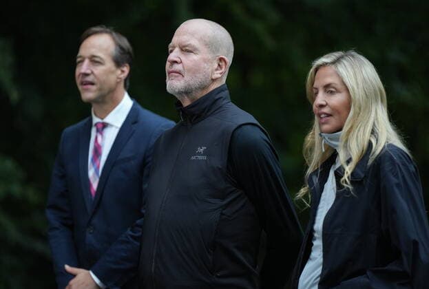 September 15, 2022, VANCOUVER, BC, CANADA: Lululemon founder Chip Wilson, centre, and his wife Summer Wilson stand with BC Parks Foundation CEO Andrew Day after announcing a $100 million donation to preserve and protect B.C. s natural spaces through their Wilson 5 Foundation, in Vancouver, B.C., Thursday, Sept. 15, 2022. The $100 million is the largest private donation in Canadian conservation history and will be used by the BC Parks Foundation to protect natural spaces in the province and contribute to advancing the organization s efforts to protect 25 percent of land and sea by 2025. VANCOUVER CANADA - ZUMAc35_ 20220915_zaf_c35_059 Copyright: xDarrylxDyckx