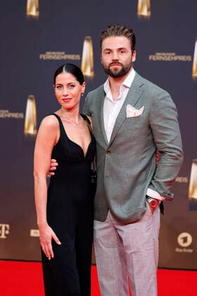 Schauspielerin Valea Katharina Scalabrino und Schauspieler Benjamin Heinrich bei der Deutsche Fernsehpreis 2022 - Die TV-Highlights des Jahres in den MMC-Studios in Ossendorf. Köln, 14.09.2022 NRW Deutschland Copyright: xChristophxHardtx