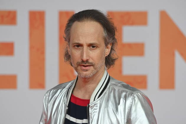 Michael OSTROWSKI (Schauspieler), Einzelbild,angeschnittenes Einzelmotiv,Portraet,Portrait,Porträt. Filmpremiere TAUSEND ZEILEN am 21.09.2022 im ARRI Kino in Muenchen.