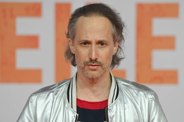 Michael OSTROWSKI (Schauspieler), Einzelbild,angeschnittenes Einzelmotiv,Portraet,Portrait,Porträt. Filmpremiere TAUSEND ZEILEN am 21.09.2022 im ARRI Kino in Muenchen.
