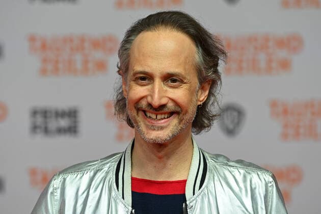 Michael OSTROWSKI (Schauspieler), Einzelbild,angeschnittenes Einzelmotiv,Portraet,Portrait,Porträt. Filmpremiere TAUSEND ZEILEN am 21.09.2022 im ARRI Kino in Muenchen.