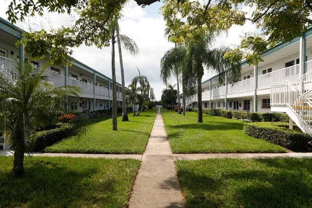 September 24, 2022, St. Petersburg, Florida, USA: The exterior of Paradise Shores on Saturday, Sept. 24, 2022, in St. Petersburg. St. Petersburg USA - ZUMAs70_ 20220924_zan_s70_005 Copyright: xJeffereexWoox