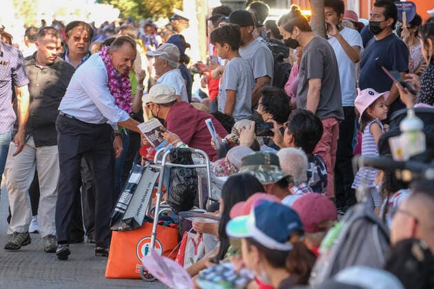 September 24, 2022, Los Angeles, California, USA: Grand marshal Los Angeles Mayoral Candidate Rick Caruso participates in the 49th LA Korean Festival Parade, Saturday, Sept. 24, 2022, in Los Angeles Los Angeles USA - ZUMAc68_ 20220924_zaf_c68_014 Copyright: xRingoxChiux