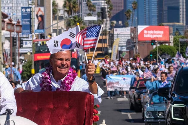 September 24, 2022, Los Angeles, California, USA: Grand marshal Los Angeles Mayoral Candidate RICK CARUSO participates in the 49th LA Korean Festival Parade. Los Angeles USA - ZUMAc68_ 20220924_zaf_c68_010 Copyright: xRingoxChiux