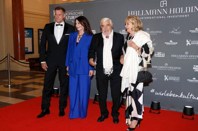 Entertainment Themen der Woche KW38 Iris Berben mit Partner Heiko Kiesow und Mario Adorf mit Ehefrau Monique Faye bei der Verleihung vom Europäischen Kulturpreis 2022 in der Tonhalle Zürich. Zürich, 24.09.2022