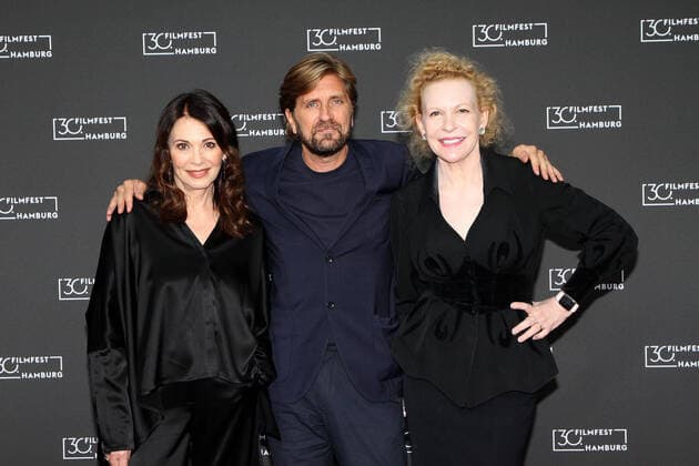 Entertainment Themen der Woche KW39 Iris Berben, Regisseur Ruben Oestlund und Sunnyi Melles bei der Triangle of Sadness Kino Premiere am 30.09.2022 im Rahmen vom Filmfest Hamburg Filmfest Filmfest Hamburg 2022- Triangle of Sadness Kinopremiere