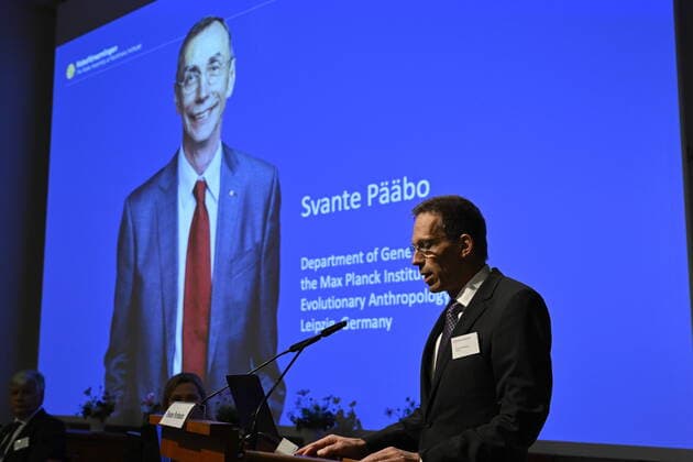STOCKHOLM 2022 10 03 Thomas Perlmann, Secretary of the Nobel Assembly and Nobel Committee announces the winners of the 2022 Nobel Prize in Physiology or Medicine during a press conference at the Karolinska Institutet in Stockholm, Sweden, on October 3, 2022 The 2022 Nobel Prize in Physiology or Medicine has been awarded to Swedish Svante Pääbo Stockholm Sweden x10060x,  Copyright: xHenrikxMontgomery TTx NOBELPRIS 2022 MEDICIN