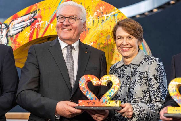 Bilder des Jahres 2022, News 10 Oktober News Themen der Woche KW40 News Bilder des Tages Frank-Walter Steinmeier mit Ehefrau Elke Büdenbender nach dem Festakt zum Tag der Deutschen Einheit im Theater Erfurt. Erfurt, 03.10.2022