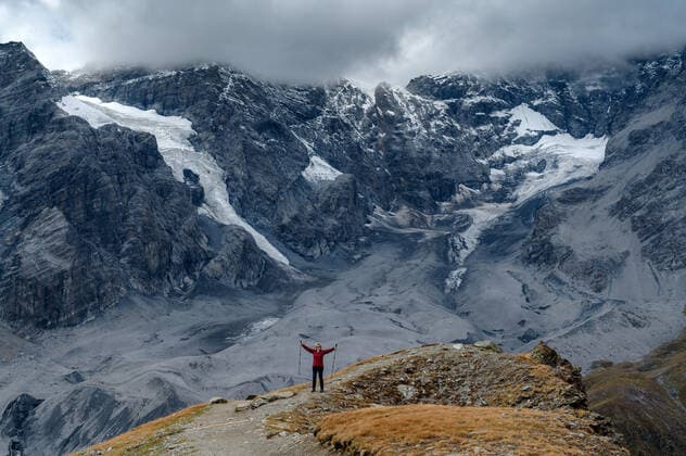 Alpinismus Wandern Reisen Architektur 14.09.2022 Sulden Vinschgau Südtirol Val Venosta Italien Auf den Weg zur Madritschhütte liegt oberhalb von Sulden, auf gut 2800 Metern. Von der großen Sonnenterrasse hat man einen herrlichen Blick auf das Ortlermassiv. Foto Eberhard Thonfeld Sulden ITA