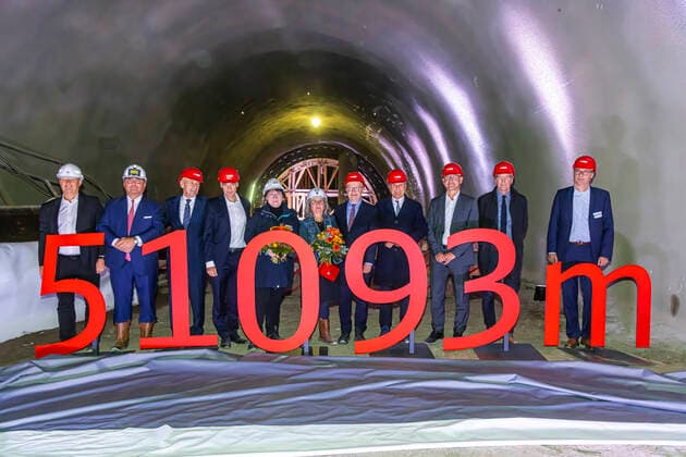 Bilder des Jahres 2022, News 10 Oktober News Themen der Woche KW40 News Bilder des Tages Alle Tunnel im Stuttgarter Talkessel sind fertig gegraben. Insgesamt haben die Mineure rund 51 Kilometer Tunnel gegraben (exakt: 51.093 Meter und dies mal zwei, da Doppelröhren). Damit ist ein Meilenstein des Bahnprojekts Stuttgart Ulm auf dem Weg zur Inbetriebnahme erreicht. Ab Dezember 2025 werden sich Reisezeiten im Fern- und Regionalverkehr erheblich verkürzen. 05.10.2022: DEU, Deutschland, Baden-Württemberg, Stuttgart.