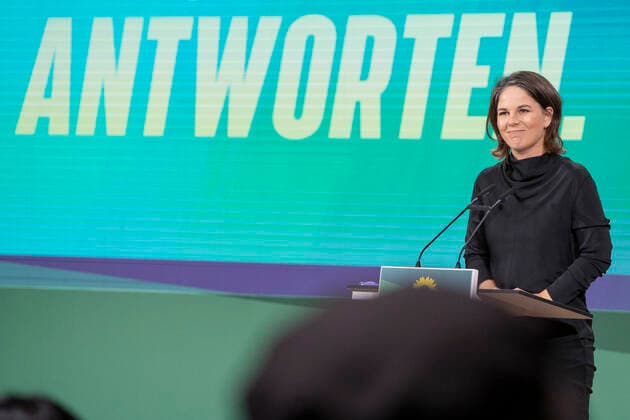 Bilder des Jahres 2022, News 10 Oktober News Themen der Woche KW41 48. Bundesdelegiertenkonferenz Parteitag Bündnis 90 Die Grünen - Annalena Baerbock, Bundesministerin des Auswärtigen, während ihrer Rede vor der BDK;48. Bundesdelegiertenkonferenz Parteitag Bündnis 90 Die Grünen - Annalena Baerbock, Bundesministerin des Auswärtigen, während ihrer Rede vor der BDK, Bonn NRW Deutschland World Conference Center