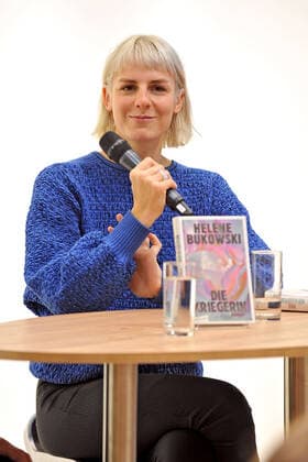 Frankfurter Buchmesse 2022. Schriftstellerin Helene Bukowski am 21.10.2022 auf der Frankfurter Buchmesse. 20221019MWI48121