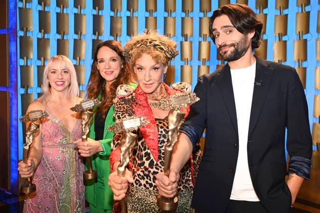 Bilder des Jahres 2022, Entertainment 10 Oktober Entertainment Themen der Woche KW43 Miss Allie, Carolin Kebekus, Sissi Perlinger und Nektarios Vlachopoulos bei der Verleihung vom Bayerischer Kabarettpreis 2022 im Lustspielhaus. München, 24.10.2022