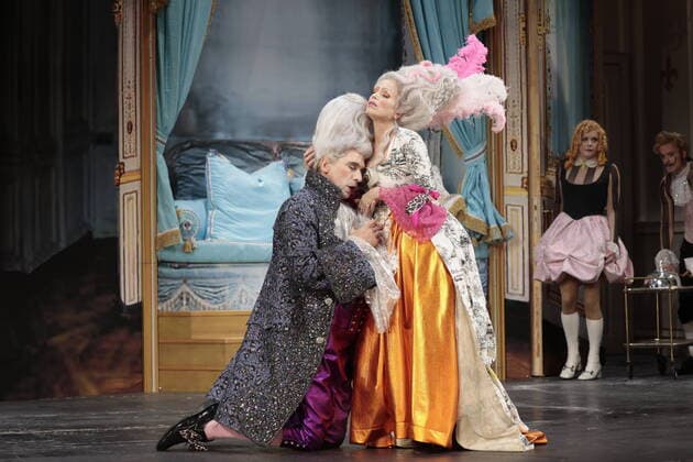 Bilder des Jahres 2022, Entertainment 10 Oktober Entertainment Themen der Woche KW43 Entertainment Bilder des Tages Deutschland, Berlin, Komödie am Kurfürstendamm im Schiller Theater, Fotoprobe von MARIE-ANTOINETTE oder Kuchen für alle! von Peter Jordan, durchgesehen und ergänzt von Leonhard Koppelmann, Regie: Peter Jordan und Leonhard Koppelmann, Bühne: Stefanie Bruhn, Kostüm: Barbara Aigner, Musik: Philipp Haagen mit Anna Thalbach, Alexander Simon, Annika Kuhl, Max von Pufendorf und Philipp Haagen